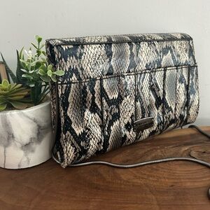 Nine West Snake Skin Crossbody exotic textured Black Beige 9”x6” Clutch chain